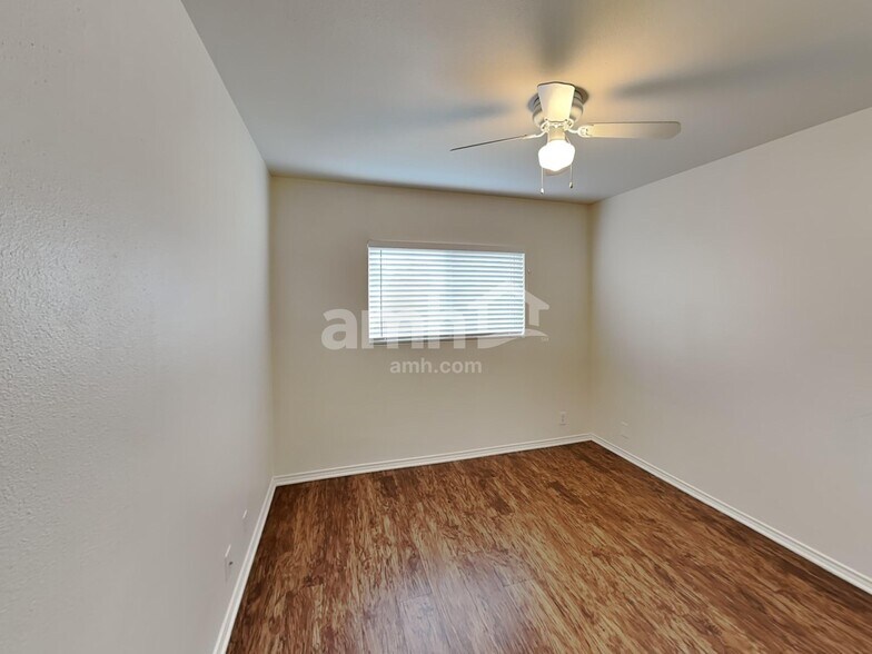 Building Photo - 122 Mallow Grove