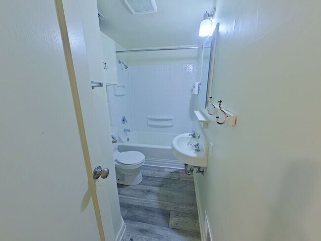 Building Photo - Glacier Tri-Plex