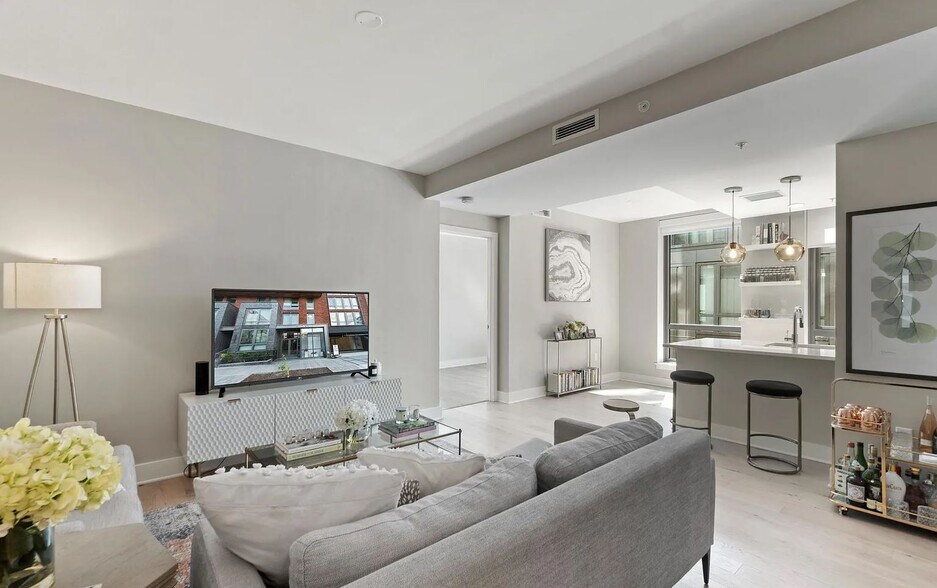 Building Photo - 1211 Van St SE