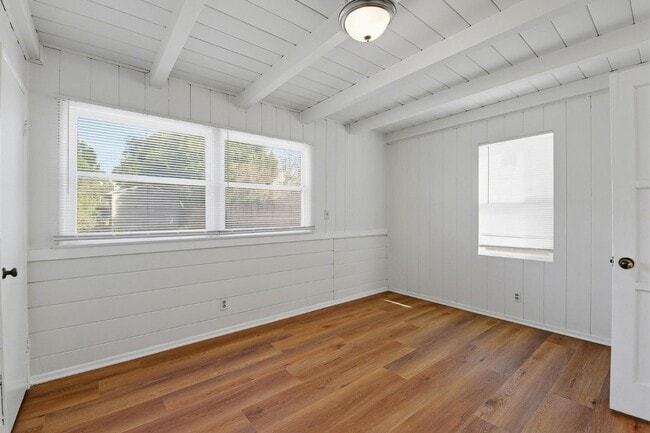 Building Photo - 18601 Keswick St