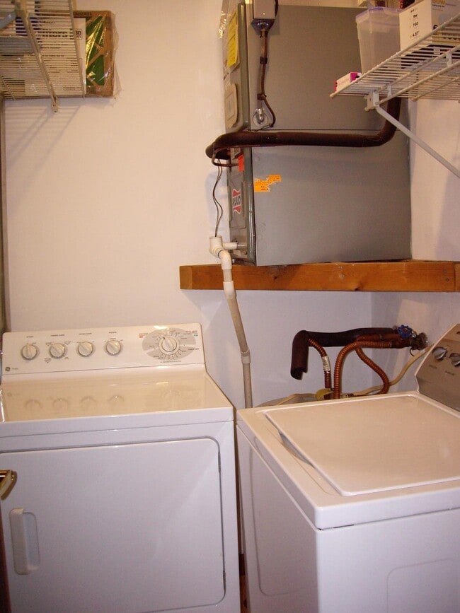 Building Photo - 2111 Victory Garden Ln