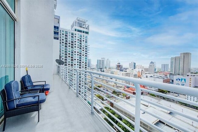 Building Photo - 16400 Collins Ave