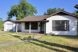 Building Photo - 2516 Briarwood Ln
