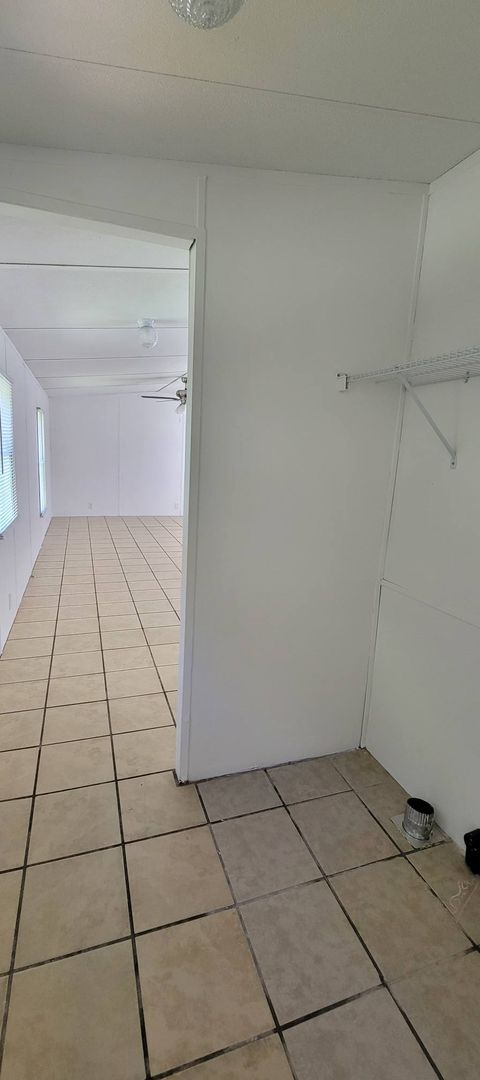 Building Photo - Ready to Move in