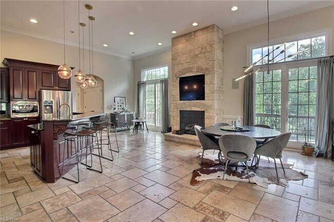 Building Photo - 40 Hamlet Ct