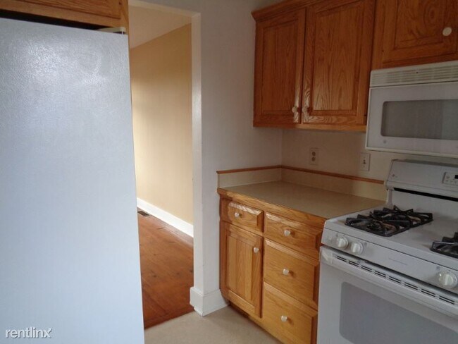 Building Photo - 2 br, 3 bath Townhome - 13 Market Plaza