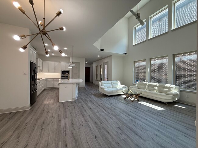 Building Photo - 620 Courtyard Ln