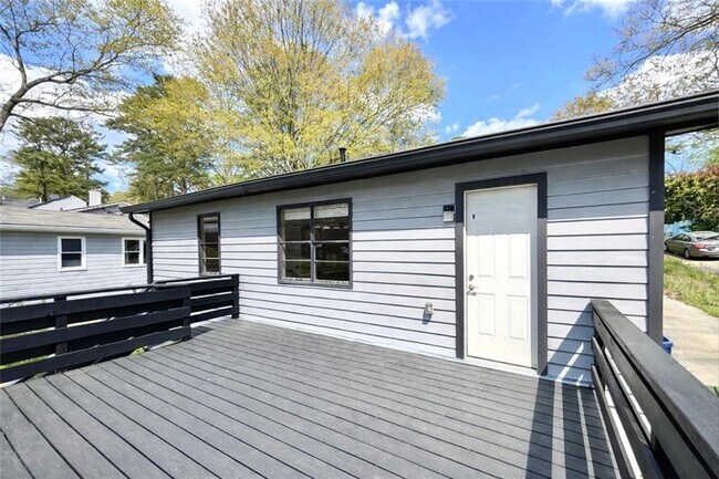 Building Photo - 1291 Lorenzo Dr SW