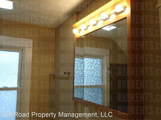 Building Photo - 3 br, 1 bath House - 140 East Norman Avenue,
