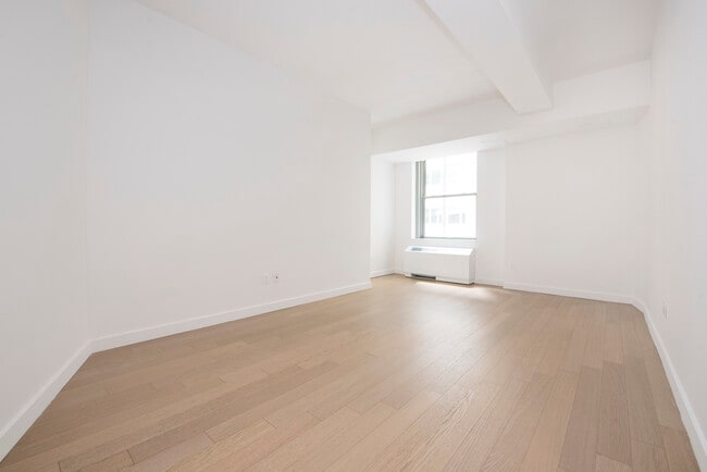 Interior Photo - 20 Exchange