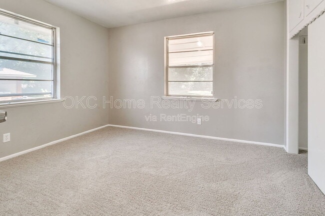 Building Photo - 8712 NE 25th St