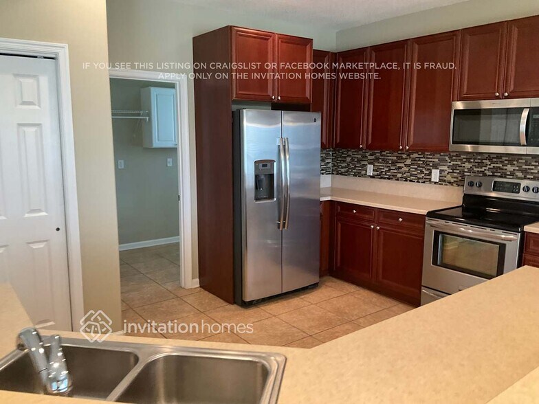 Building Photo - 741 Porta Rosa Circle
