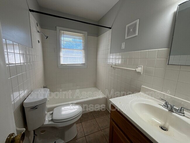 Building Photo - 5733 Cedar Ave