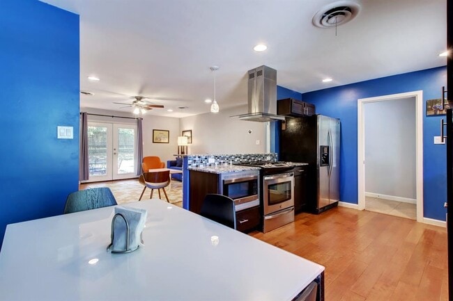 Building Photo - 6709 Columbia Dr