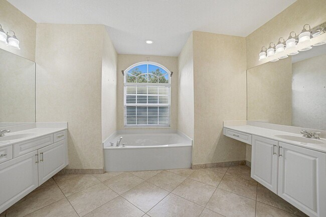 Building Photo - 9655 Campi Dr