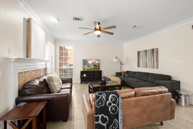 Building Photo - 12430 Hammersmith Dr