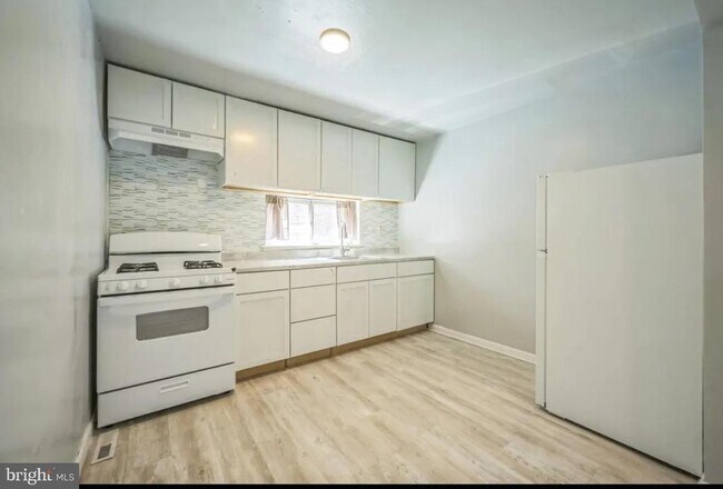 Building Photo - 2619 Tremont St