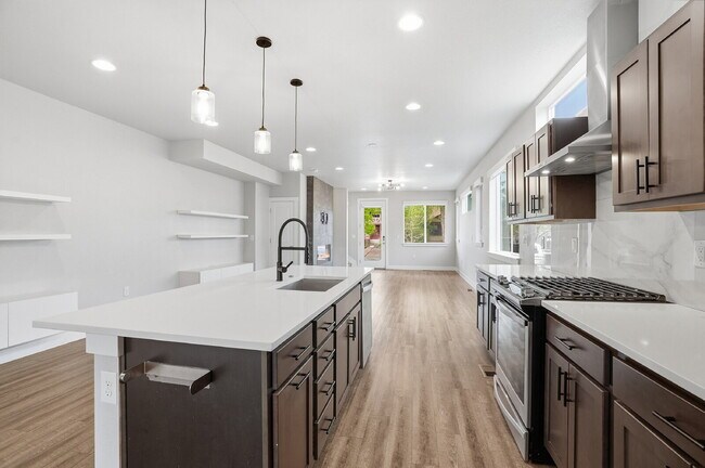 Building Photo - $3,940.95 - 3 Bed, 2.5 Bath Townhome In Denver with Central AC and Outdoor Space!