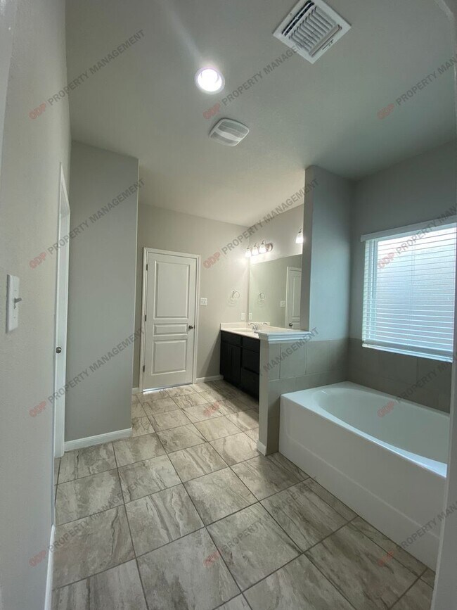 Building Photo - 818 Dunford Dr