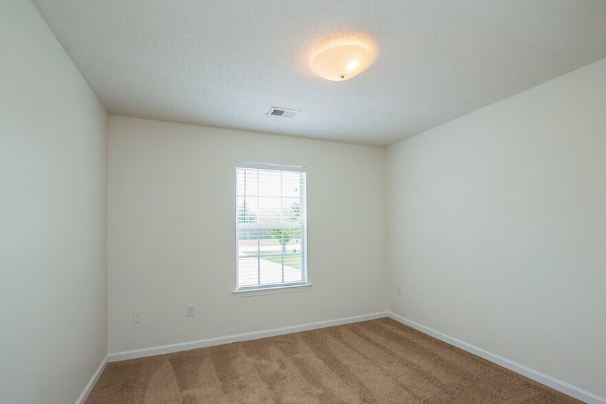 Building Photo - 10716 Ridgefield Dr