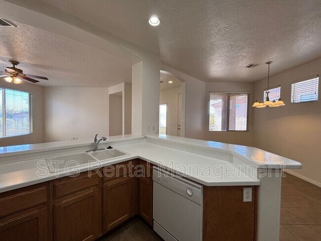 Building Photo - 3753 E Canyon Crest Ave