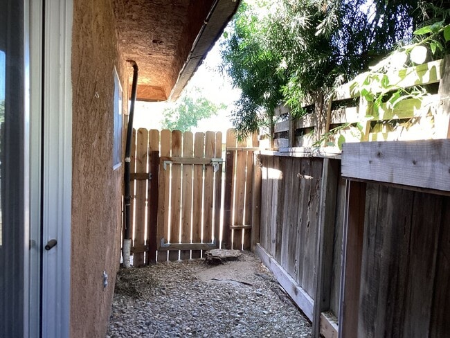 Building Photo - 563 W Alamos Ave