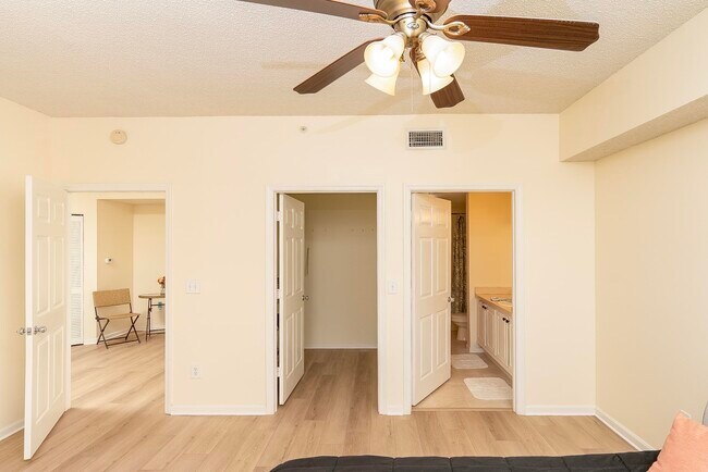 Building Photo - 4010 Grande Vista Blvd