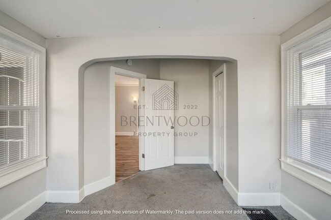 Building Photo - Spacious 4 Bed 1.5 Bath Updated Home