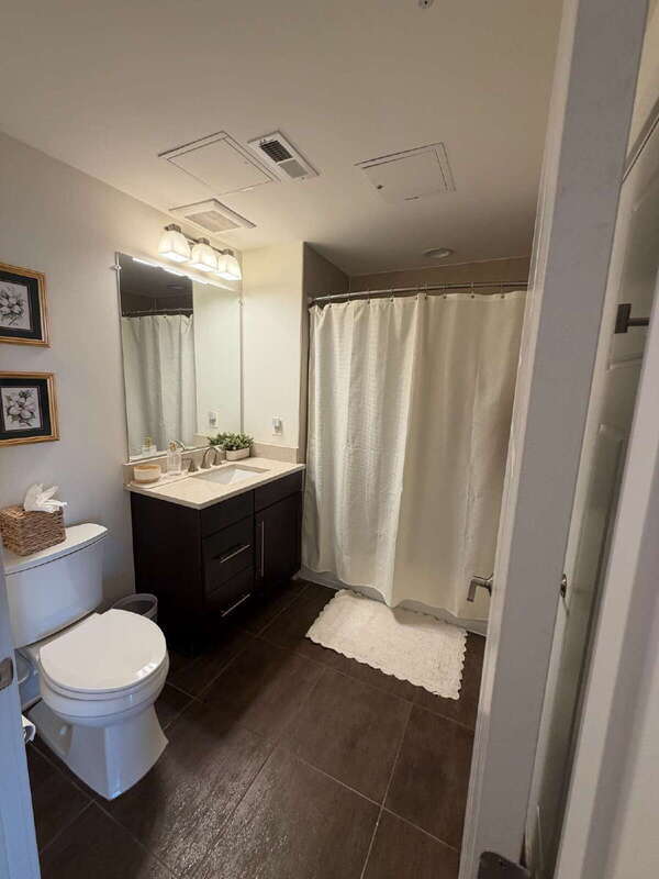 Building Photo - 1107 S Walter Reed Dr