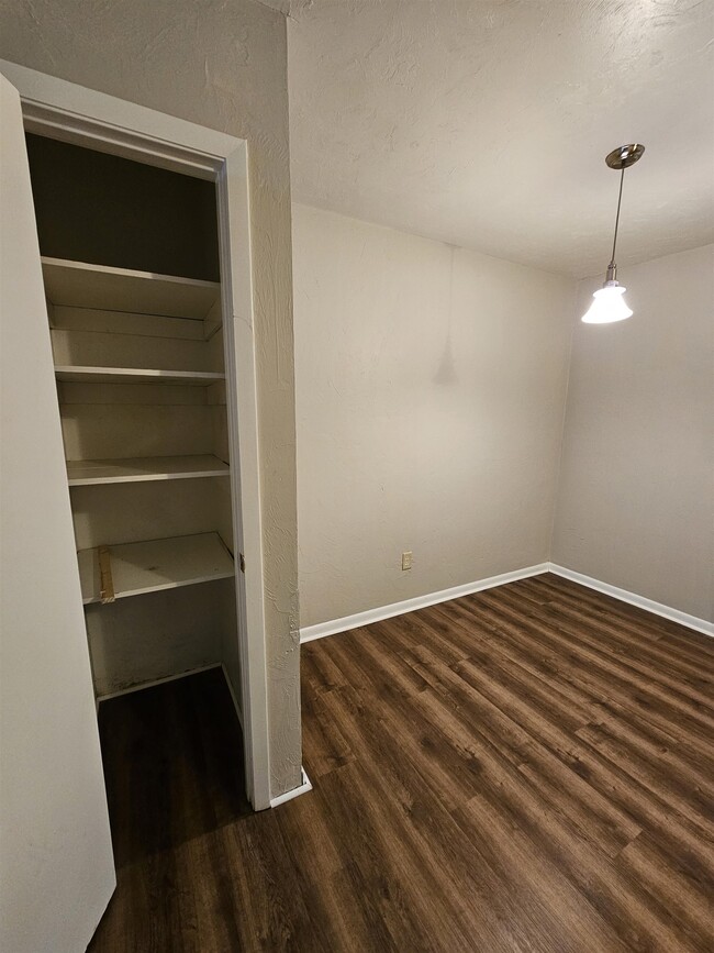 Building Photo - 2985 Woodrich Dr
