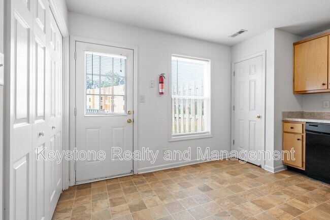 Building Photo - 512 Peachers Ridge Rd