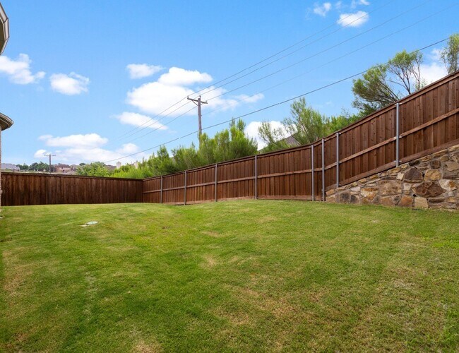 Building Photo - 3000 Waterglen Dr