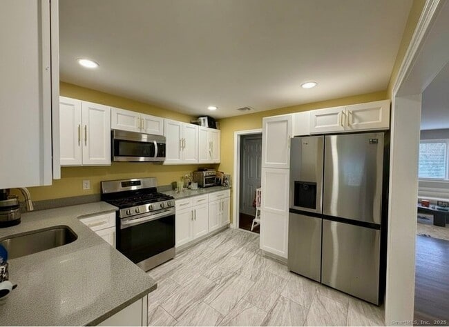 Building Photo - 3 Donna Dr