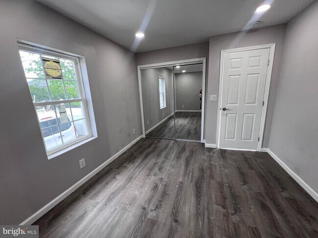 Building Photo - 307 Fairview St