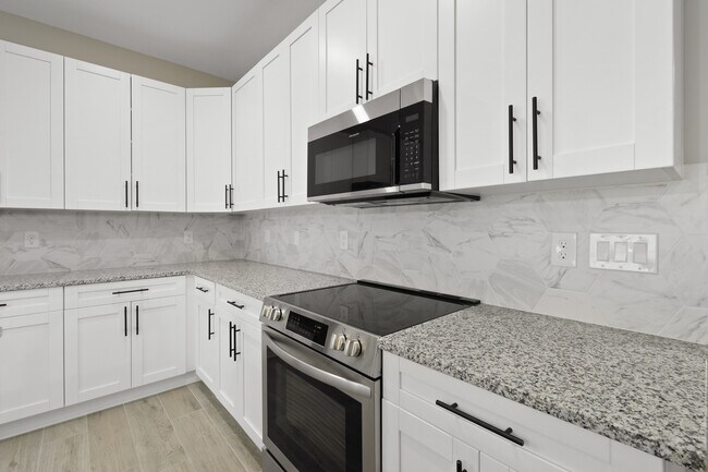 Building Photo - 1388 NW Charlie Green Dr