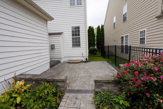 Building Photo - Spacious & Bright Home in Parks of Piedmon...