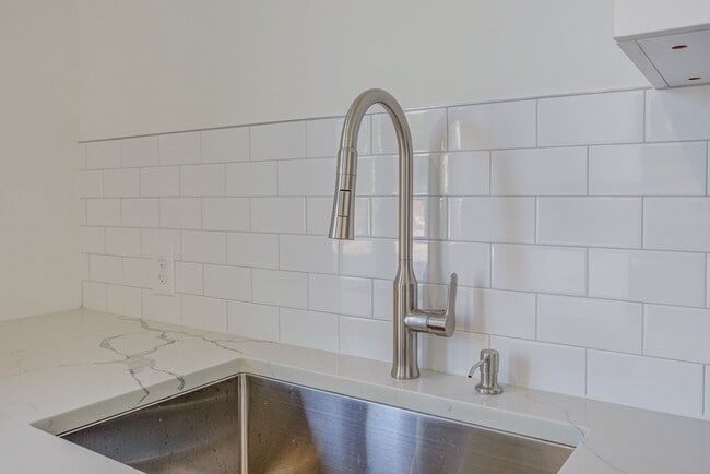 Building Photo - Luxury 3 Bed Townhome in Durham RTP