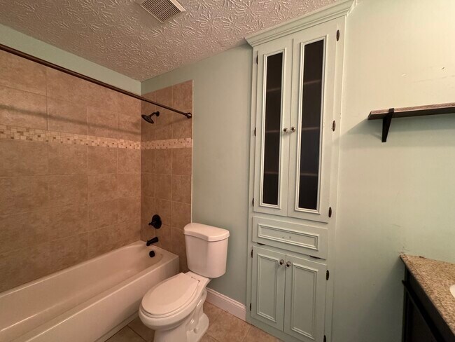 Building Photo - 107 Ledyard Dr