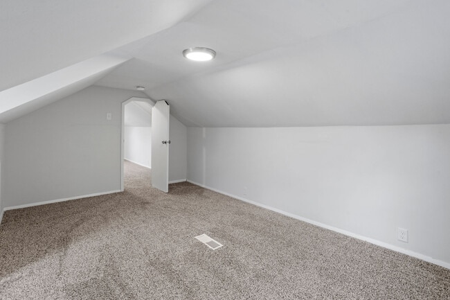 Building Photo - 20 Lake Ave