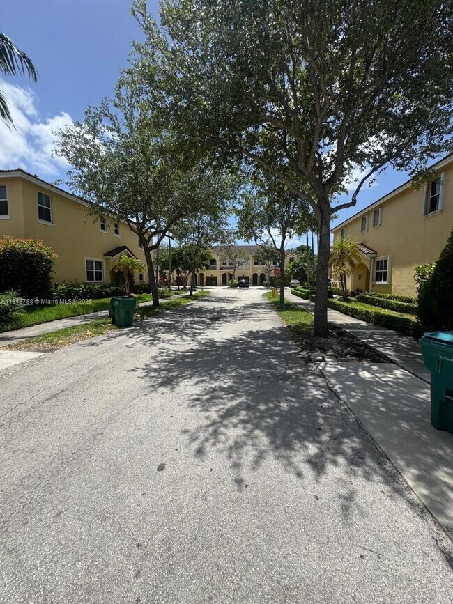 Building Photo - 15071 SW 9th Ln