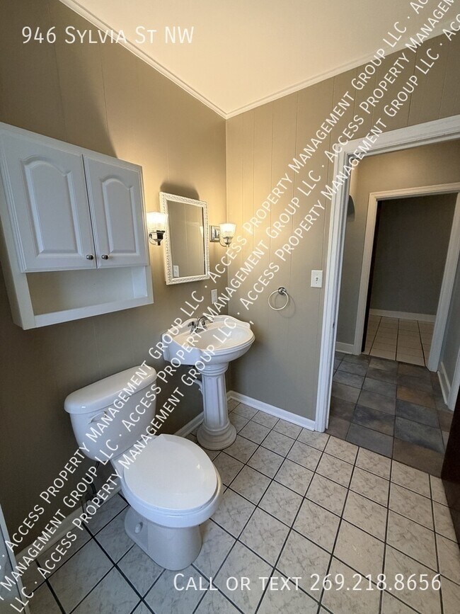 Building Photo - 946 Sylvia St NW