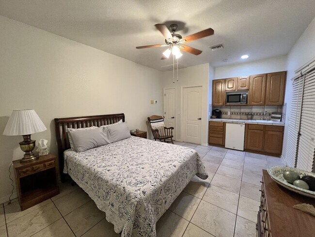 Building Photo - 2237 San Juan Dr