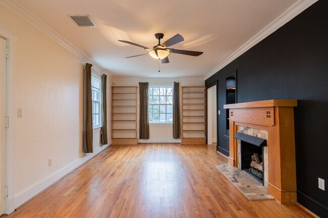 Building Photo - FOR RENT in LAKE BOTTOM! Available Now!