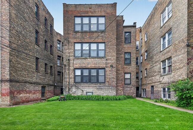 Building Photo - 6815 S Crandon Ave