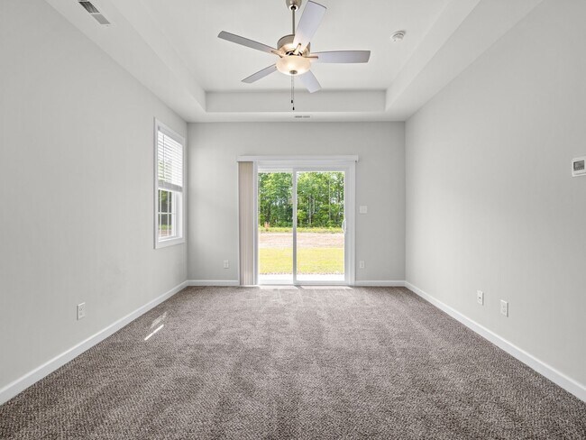 Building Photo - Towne Pointe Beauty!