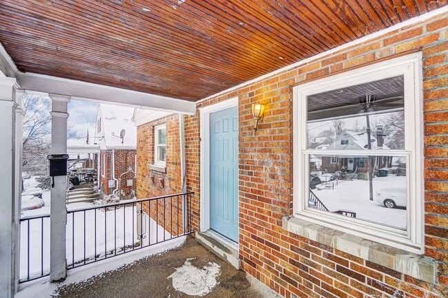 Building Photo - Four Bedroom Available!