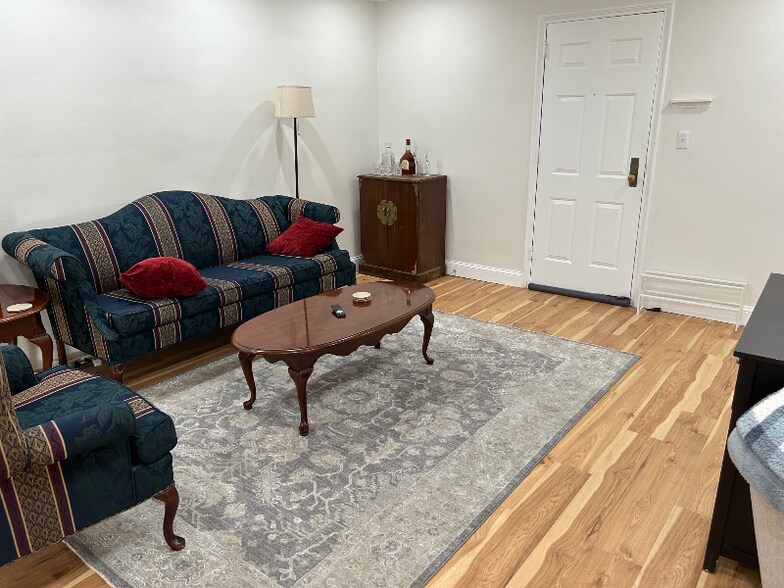 Building Photo - 1734 W Abingdon Dr