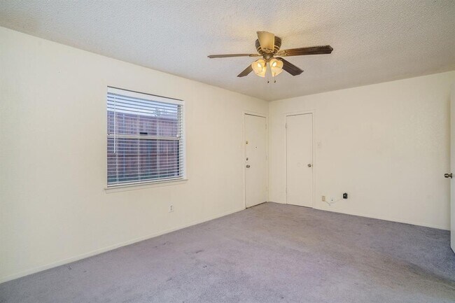 Building Photo - 3628 Hulen Park Cir
