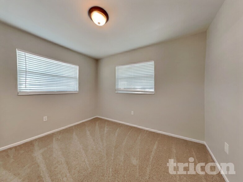 Building Photo - 3708 Lei Dr