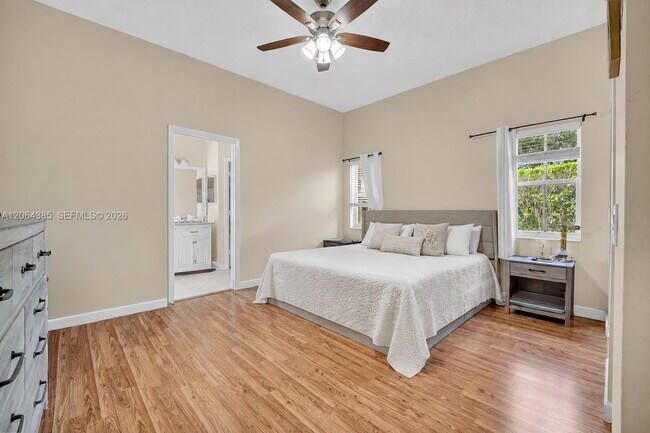 Building Photo - 885 Tanglewood Cir